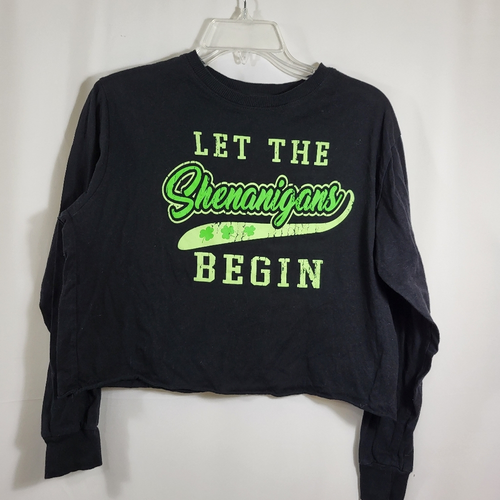 Modern Lux black with green print cropped top women's M #1405